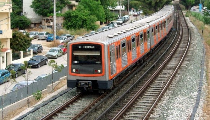 Ανδρας πήδηξε στις γραμμές του τρένου στα Κάτω Πατήσια